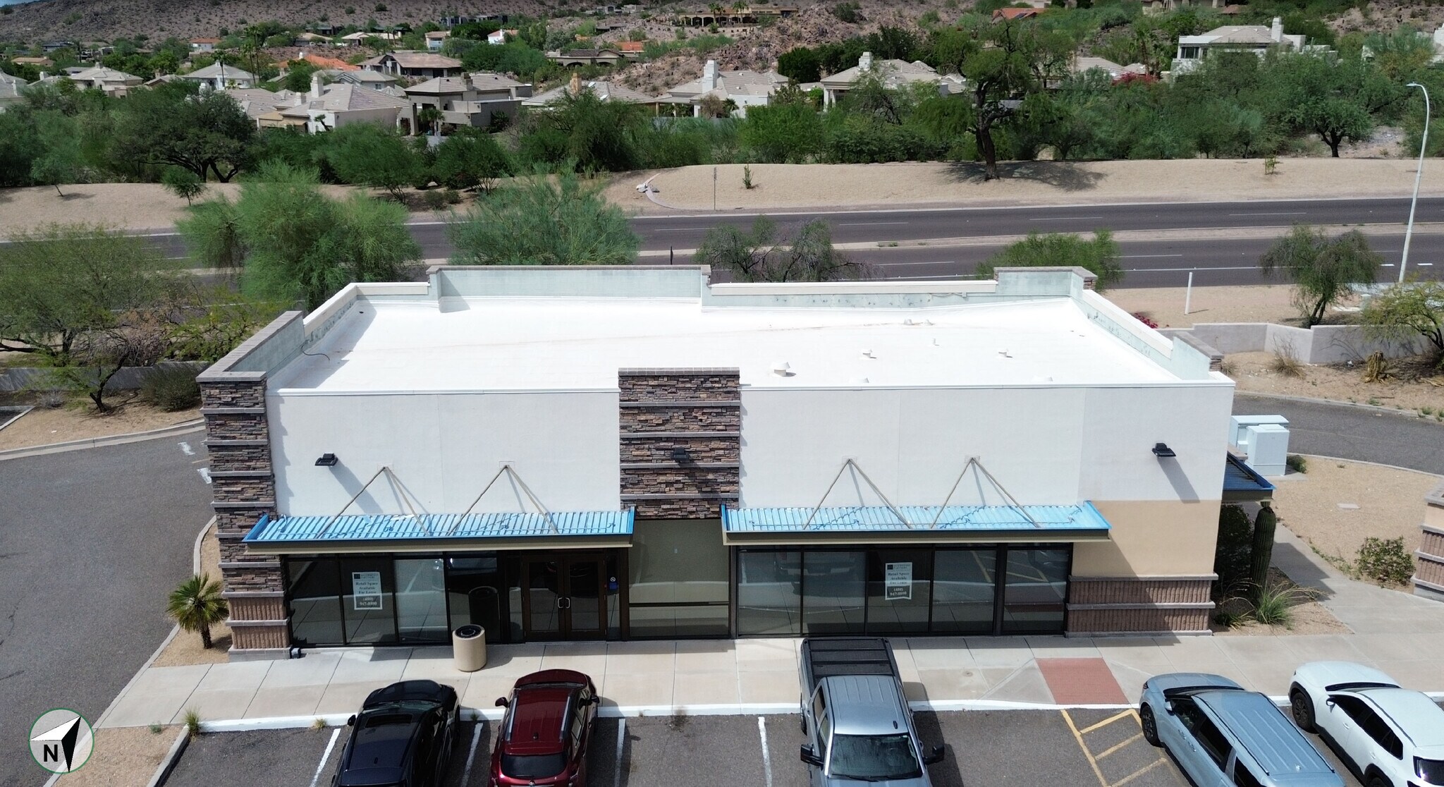 3131 E Lincoln Dr, Phoenix, AZ à louer Photo du bâtiment- Image 1 de 9