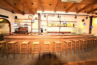 Plus de détails pour Multi-résidentiel à vendre