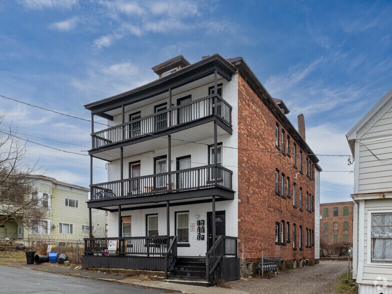 8 Gardiner St, Amsterdam, NY à vendre - Photo du bâtiment - Image 2 de 2