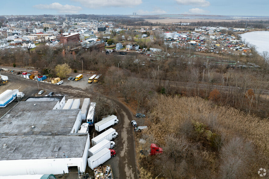 113-114 Whitehead Ave, South River, NJ for lease - Building Photo - Image 3 of 11