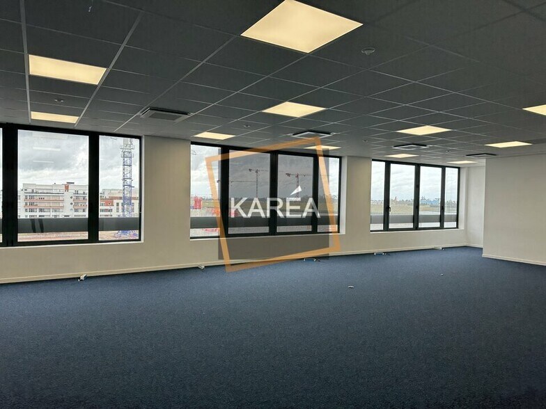 Office in Chessy for lease - Interior Photo - Image 1 of 5