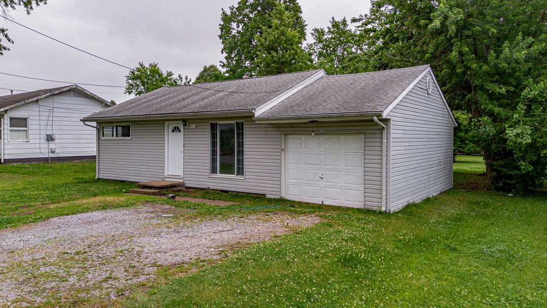213 Oak Dr, Metropolis, IL for sale Primary Photo- Image 1 of 2