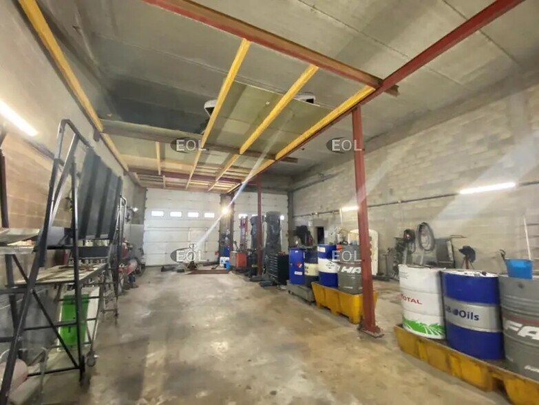 Industrial in Santeny for sale - Interior Photo - Image 2 of 16