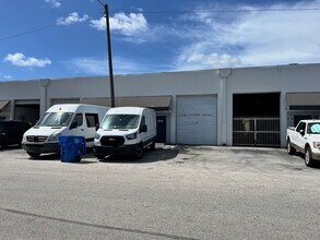 1900-2261 NW 29th St, Oakland Park, FL for lease Building Photo- Image 1 of 1