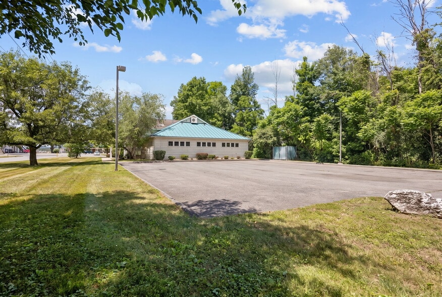 11 Airport Dr, Wappingers Falls, NY for sale - Building Photo - Image 2 of 25