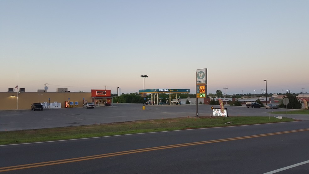 2310 W Main St, Prague, OK for sale - Building Photo - Image 1 of 1