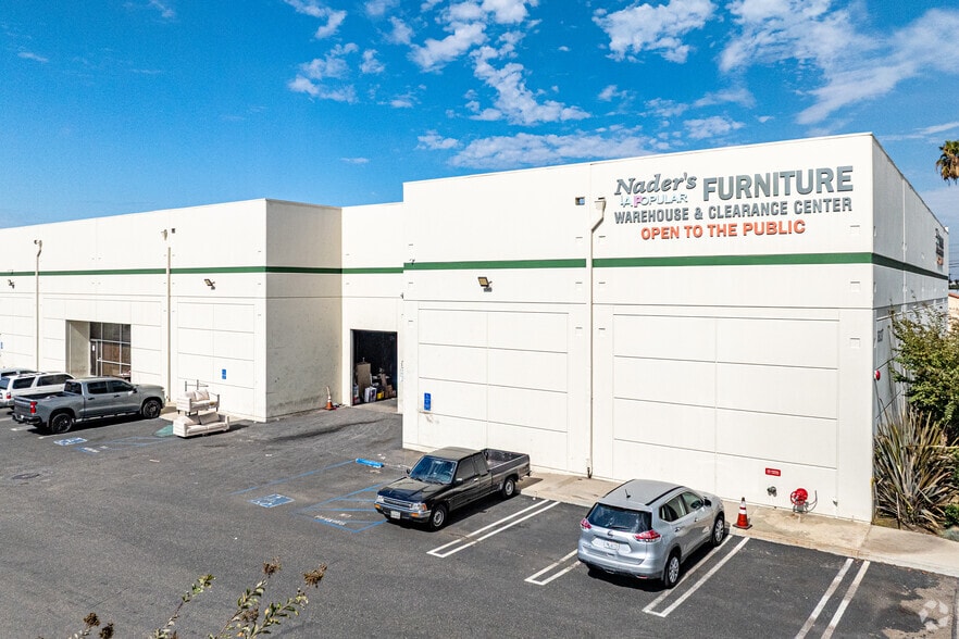 18037 S Broadway St, Carson, CA for lease - Primary Photo - Image 1 of 12