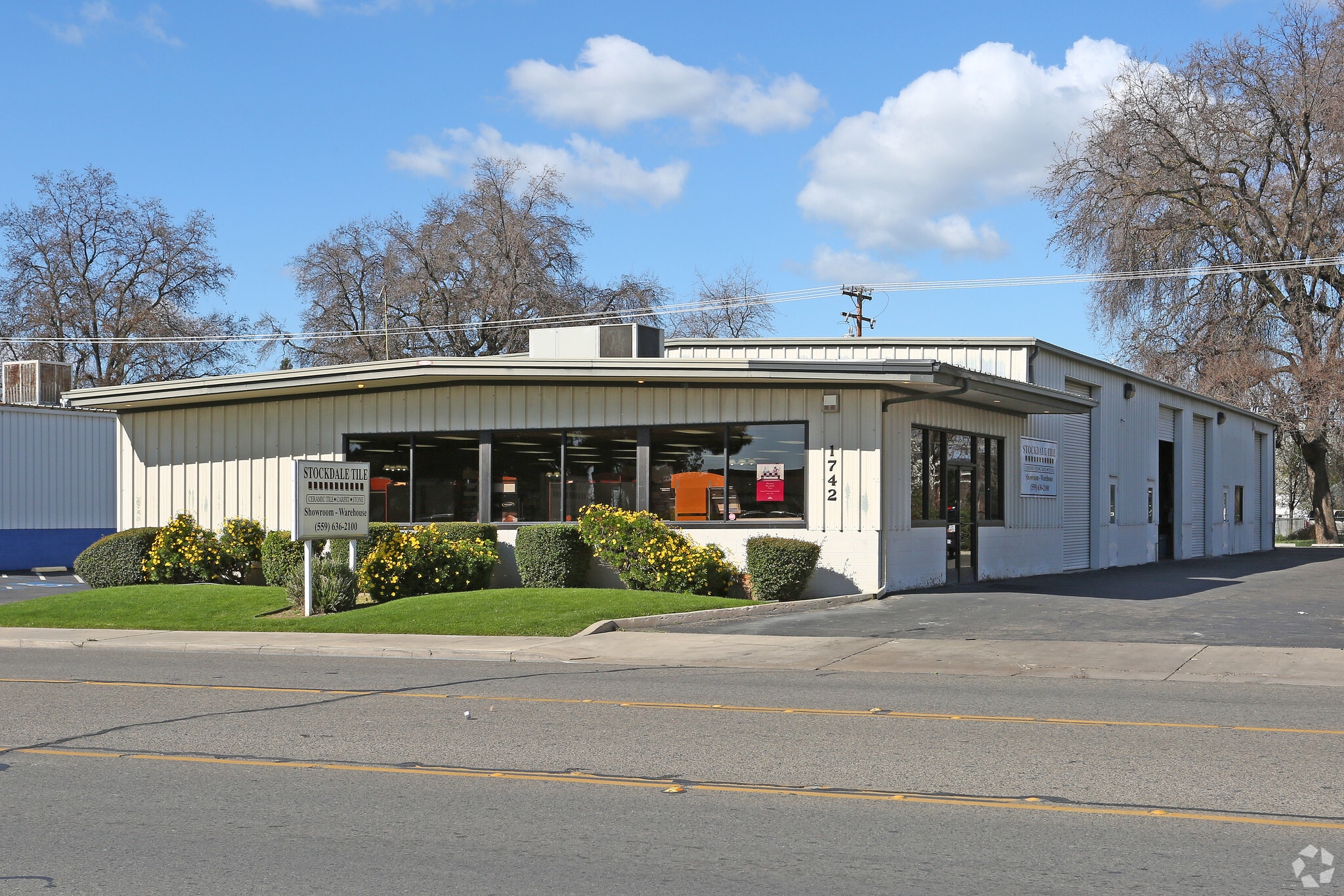 1742 E Main St, Visalia, CA for lease Primary Photo- Image 1 of 4