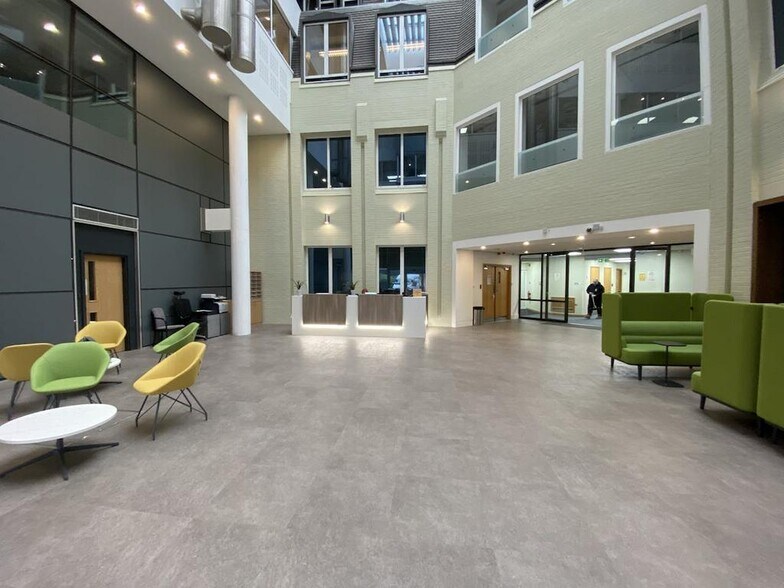 Bickenhill Ln, Birmingham à louer - Photo du bâtiment - Image 2 de 30