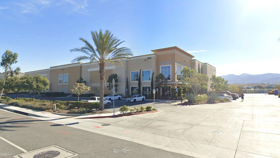 1470 E 6th St, Corona, CA à louer - Photo du bâtiment - Image 1 de 2