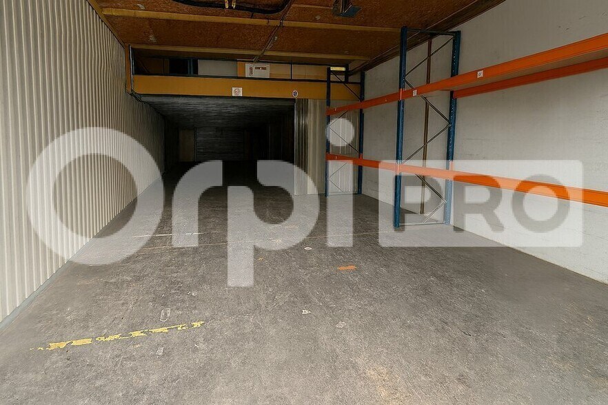 Office in Savigny-le-Temple for lease - Interior Photo - Image 3 of 9