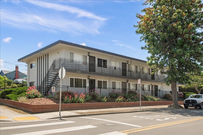 More details for 2244 12th Ave, Oakland, CA - Multifamily for Sale