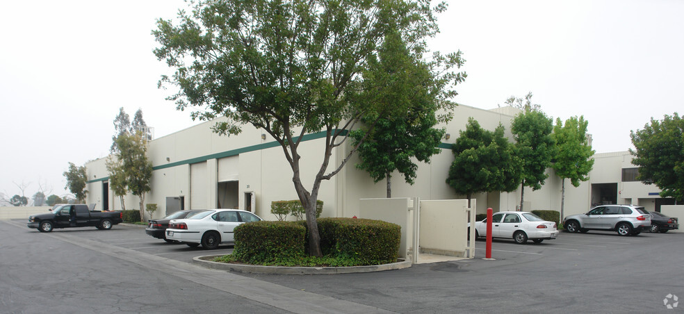 12365 Mills Ave, Chino, CA for lease - Primary Photo - Image 1 of 5