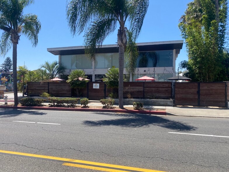 653-657 W 19th St, Costa Mesa, CA for lease - Building Photo - Image 2 of 6