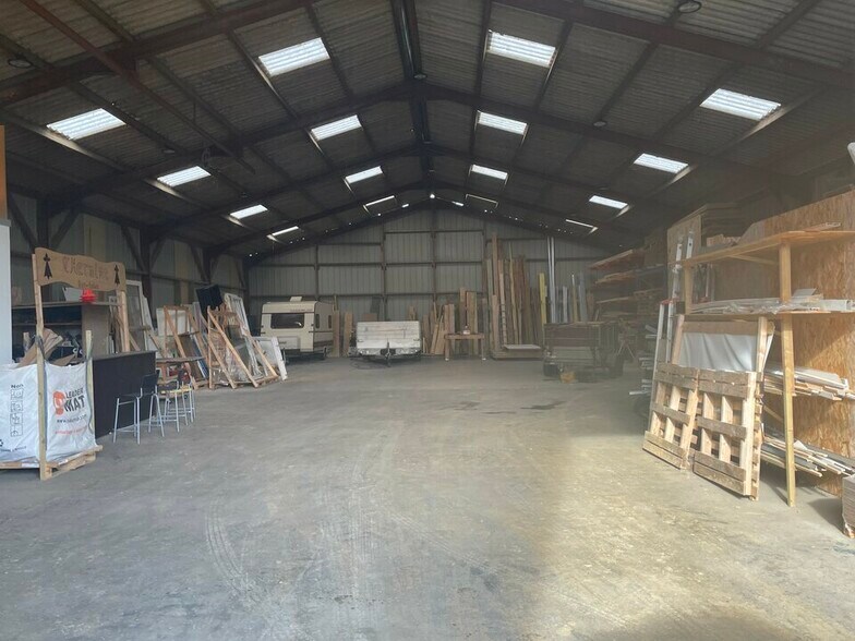 Industrial in Landivisiau for lease - Building Photo - Image 2 of 3