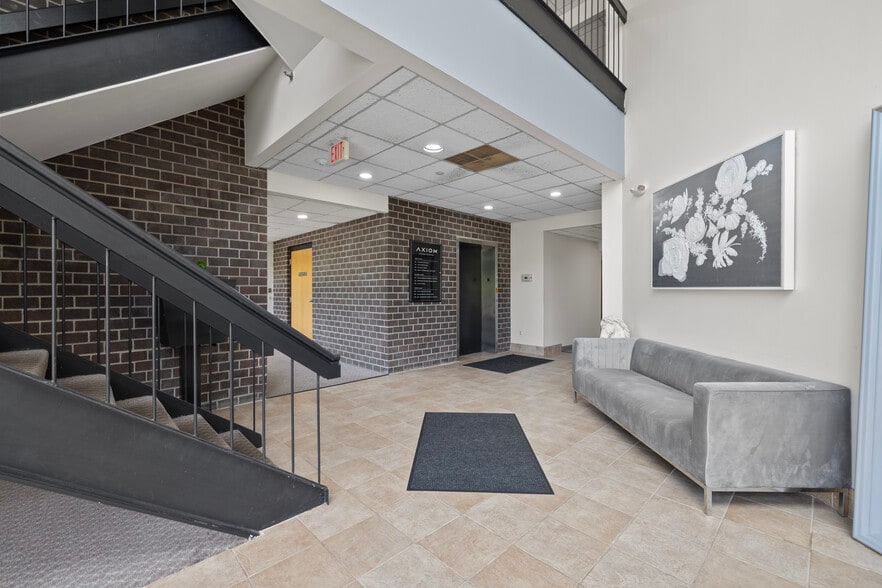 1 Olde North Rd, Chelmsford, MA for lease - Lobby - Image 3 of 25