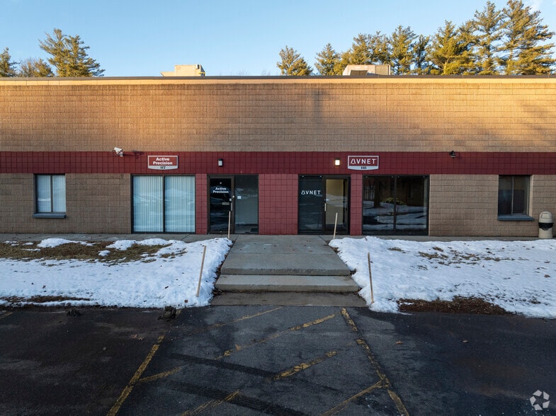 26 Clinton Dr, Hollis, NH for lease - Building Photo - Image 3 of 6