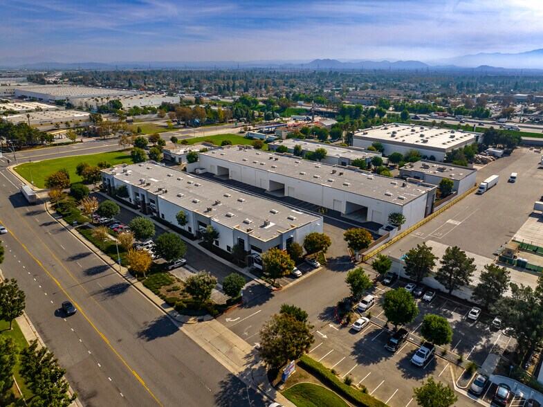 2260 Archibald Ave, Ontario, CA à louer - Aérien - Image 3 de 32