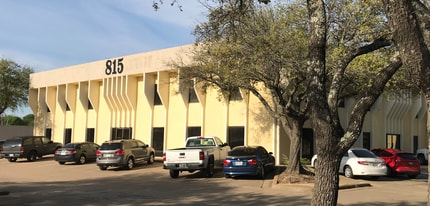 815 Trailwood Dr, Hurst, TX à louer Photo du bâtiment- Image 1 de 3