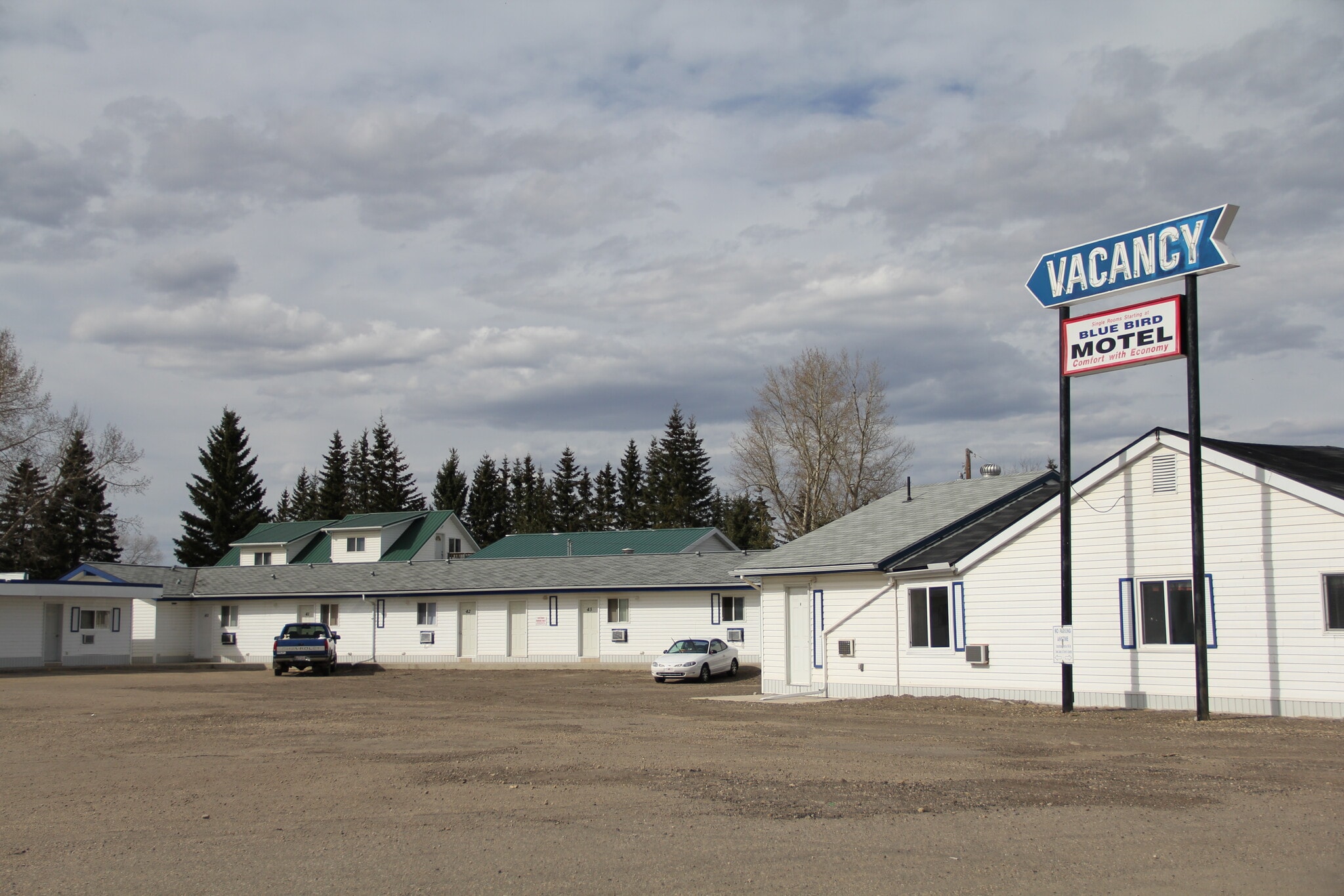 4001 48 Ave, Innisfail, AB for sale Primary Photo- Image 1 of 1