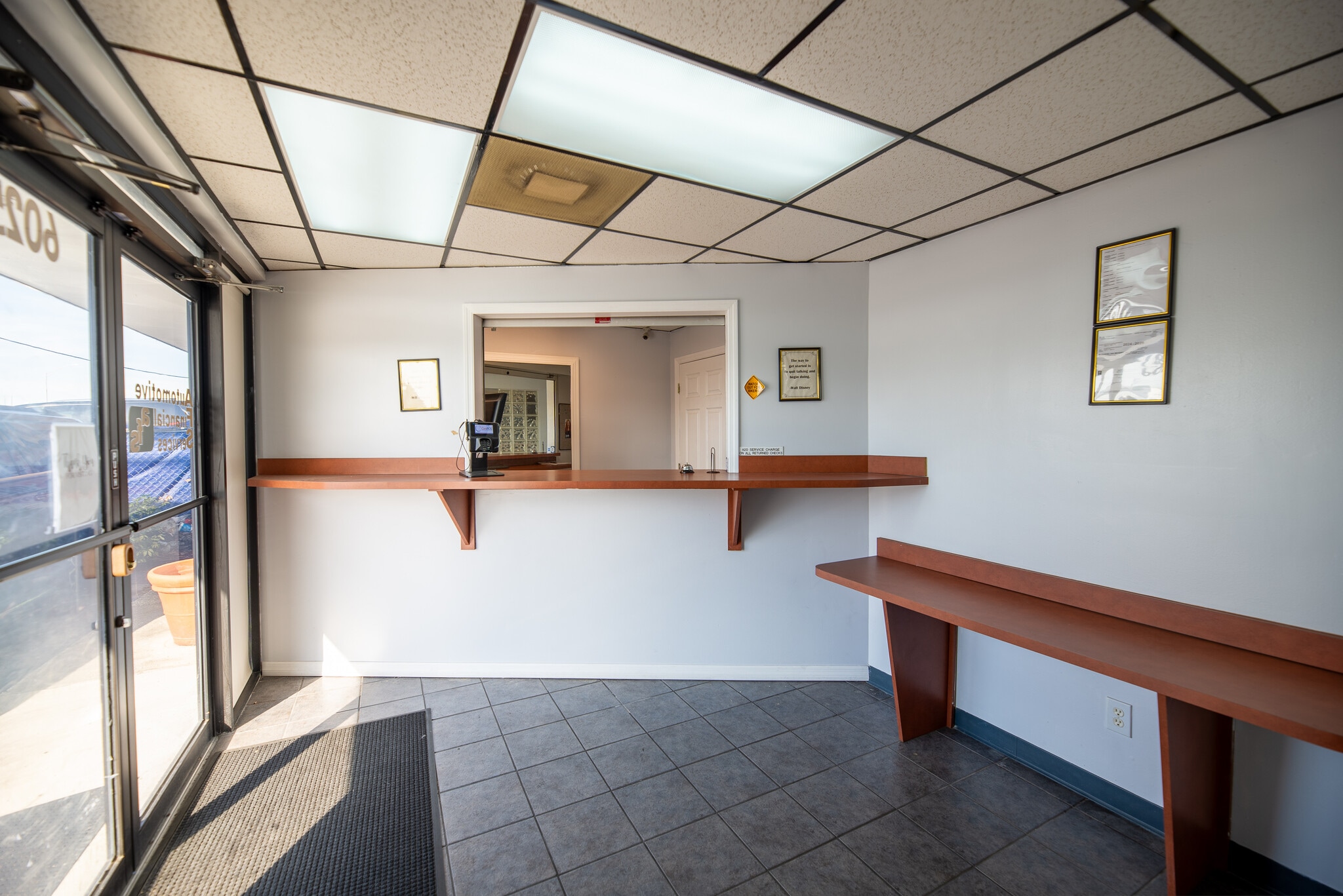 6025 N Dale Mabry Hwy, Tampa, FL à louer Photo du bâtiment- Image 1 de 19