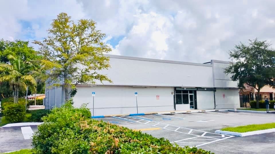 16525 NW 27th Ave, Miami Gardens, FL for lease Primary Photo- Image 1 of 8