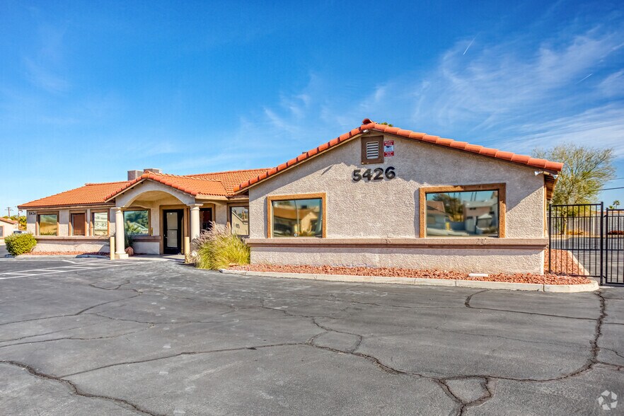 5426 S Eastern Ave, Las Vegas, NV à louer - Photo du bâtiment - Image 2 de 7