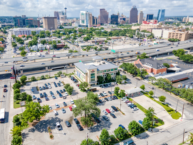 1100 McCullough Ave, San Antonio, TX for lease - Aerial - Image 2 of 4