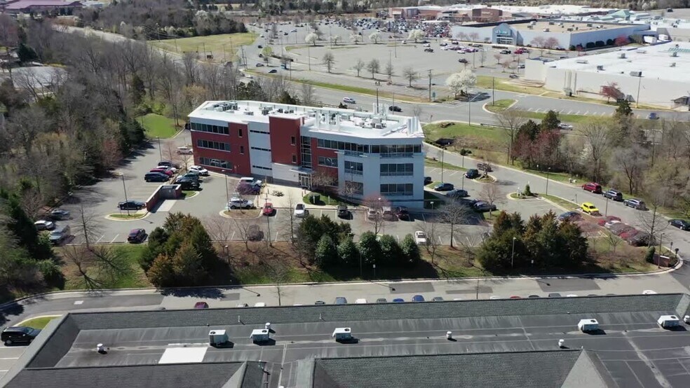 8551 Rixlew Ln, Manassas, VA à louer - Vidéo sur l’inscription commerciale - Image 2 de 14