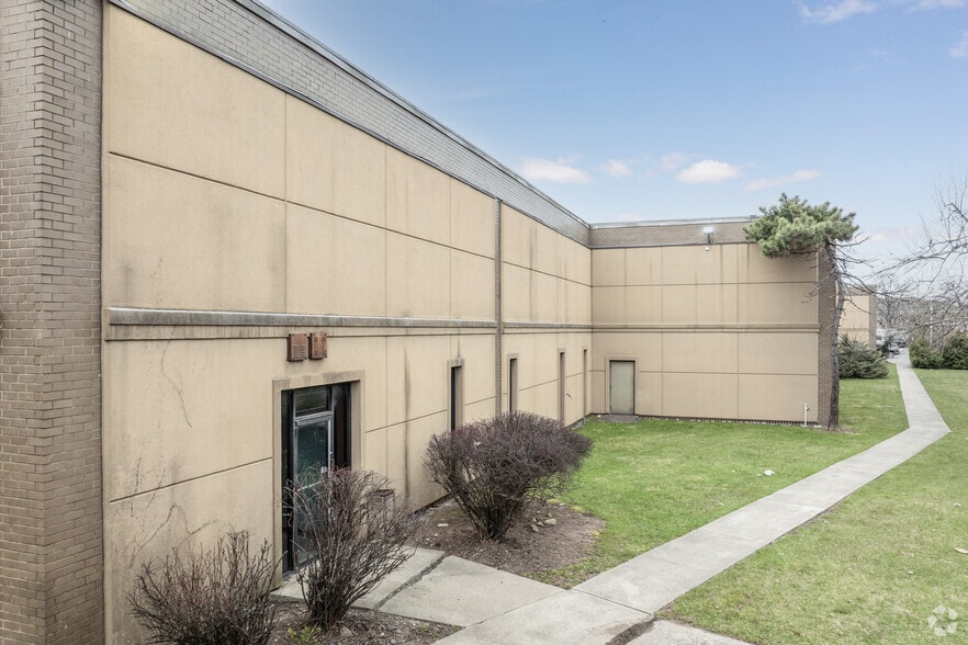 245-275 Secaucus Rd, Secaucus, NJ à louer - Photo du bâtiment - Image 1 de 7