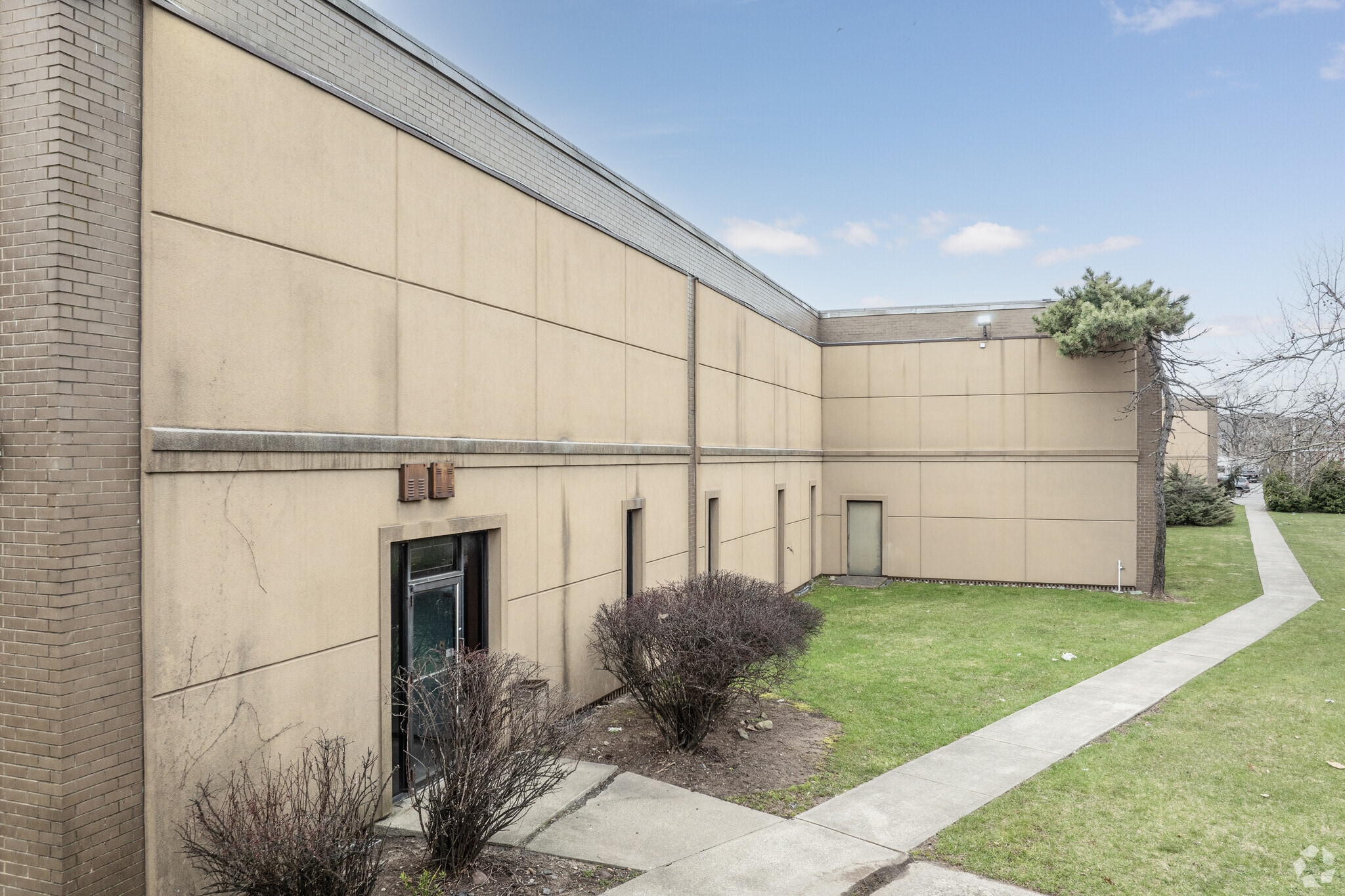 245-275 Secaucus Rd, Secaucus, NJ à louer Photo du bâtiment- Image 1 de 8