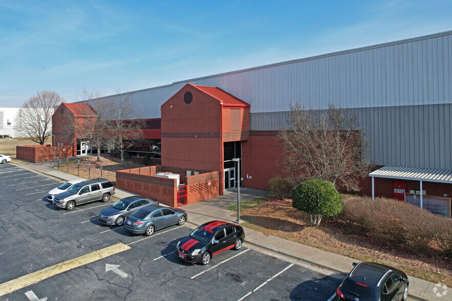 2655 Annapolis Dr, Winston-Salem, NC for lease - Primary Photo - Image 1 of 8