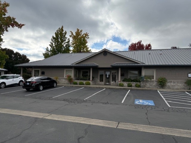 935 Town Centre Dr, Medford, OR for lease - Building Photo - Image 3 of 18