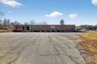 2401 Schirra Pl, High Point, NC for lease Interior Photo- Image 2 of 7