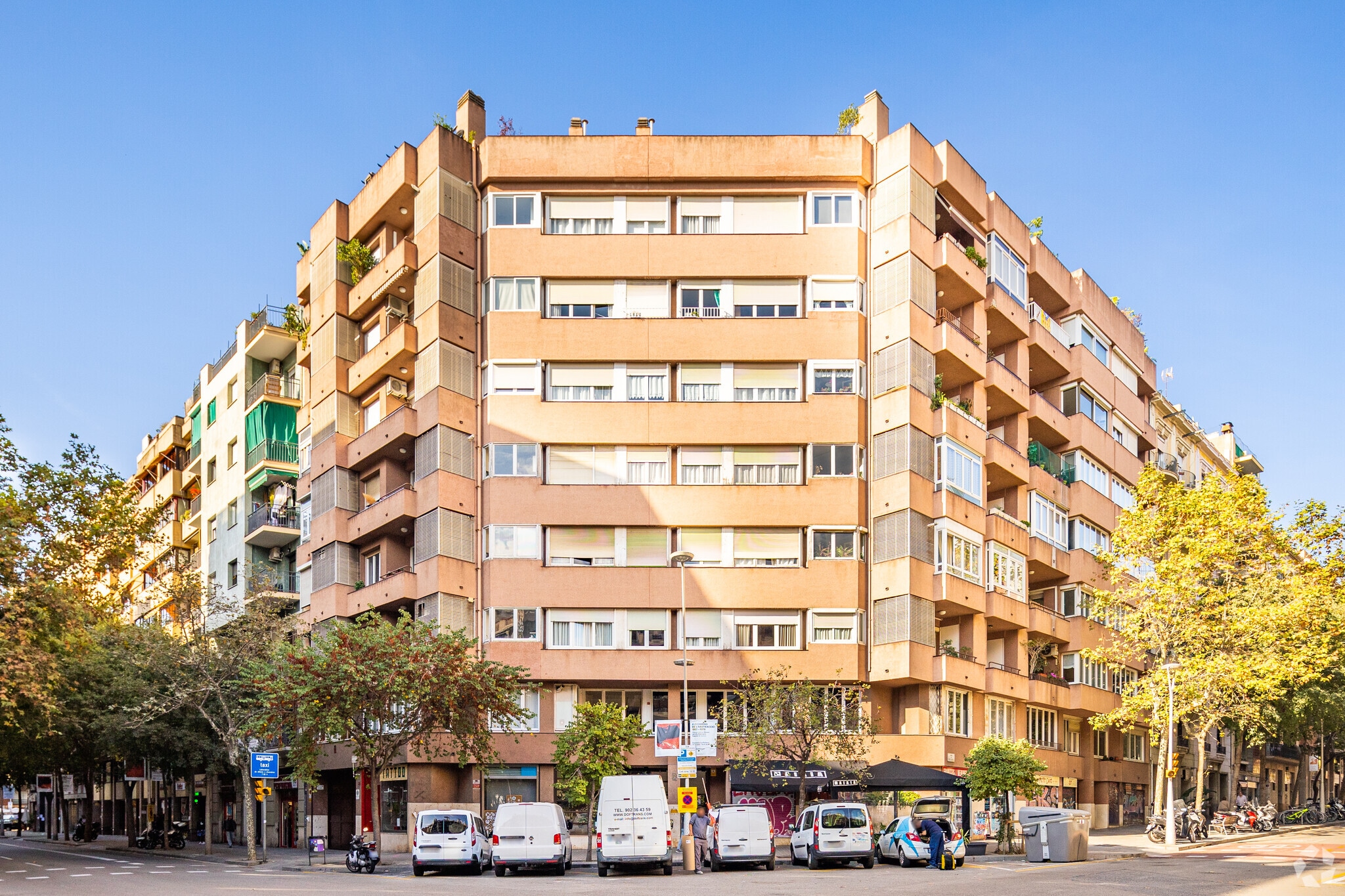 Multifamily in Barcelona, Barcelona for sale Building Photo- Image 1 of 3