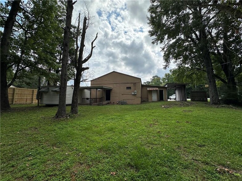 1521 Lee Road 379, Smiths Station, AL à vendre - Photo du bâtiment - Image 2 de 17