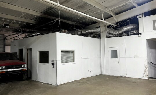 11616 Harry Hines Blvd, Dallas, TX à louer Photo du bâtiment- Image 1 de 3