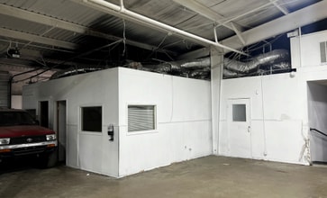 11616 Harry Hines Blvd, Dallas, TX à louer Photo du bâtiment- Image 1 de 3