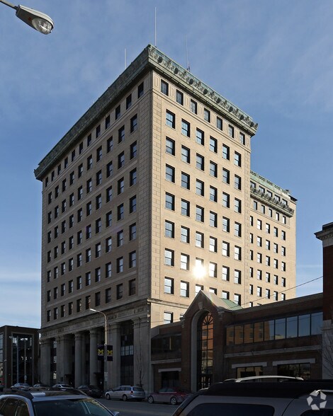 432 N Saginaw St, Flint, MI à louer - Photo du bâtiment - Image 2 de 11