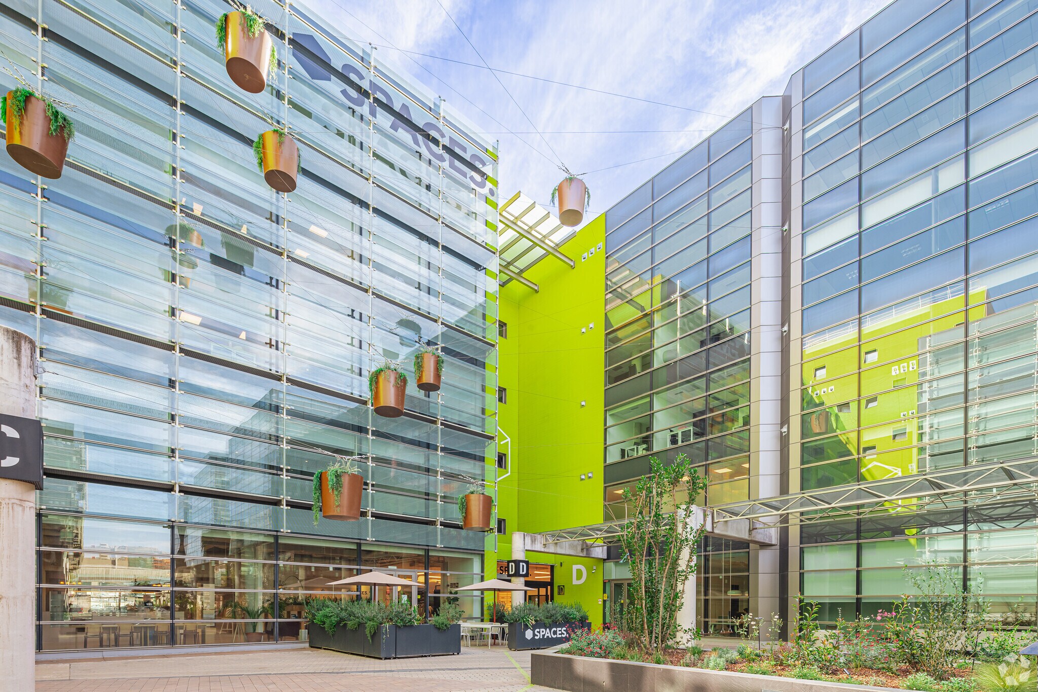 Calle Santa Leonor, 65, Madrid, Madrid à louer Photo du bâtiment- Image 1 de 30