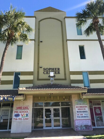 4000 N State Road 7, Lauderdale Lakes, FL à louer - Photo du bâtiment - Image 2 de 6