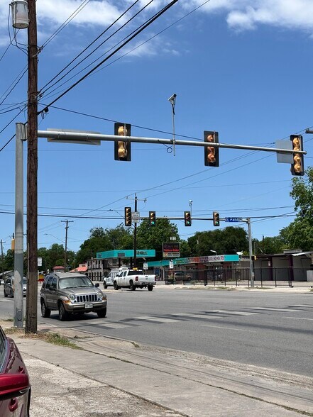 607 S General McMullen Dr, San Antonio, TX à vendre - Autre - Image 1 de 5