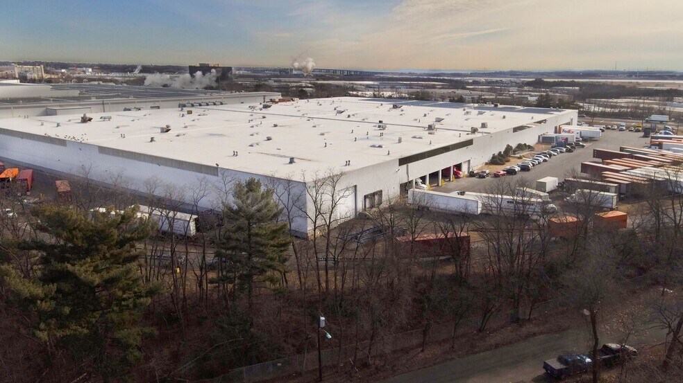 3001 Woodbridge Ave, Edison, NJ à louer - Photo du bâtiment - Image 2 de 3