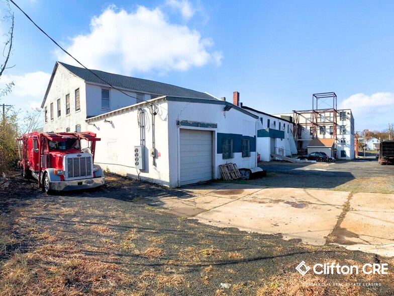 94 Stokes Ave, Ewing, NJ à vendre - Photo du bâtiment - Image 3 de 6