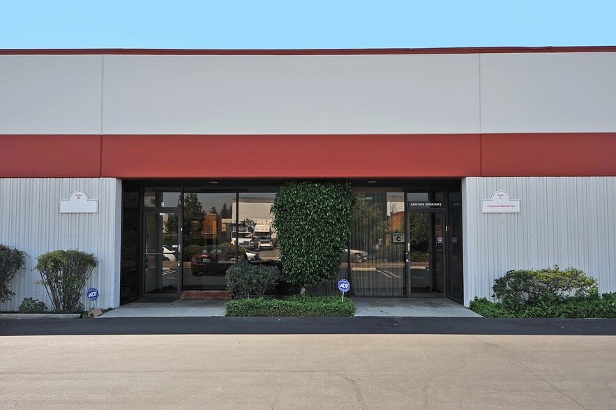 9001 Oso Ave, Chatsworth, CA à louer - Photo du bâtiment - Image 2 de 2