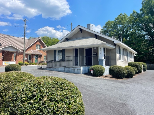 1001 Sunset Ave, Asheboro, NC à louer - Photo principale - Image 1 de 1