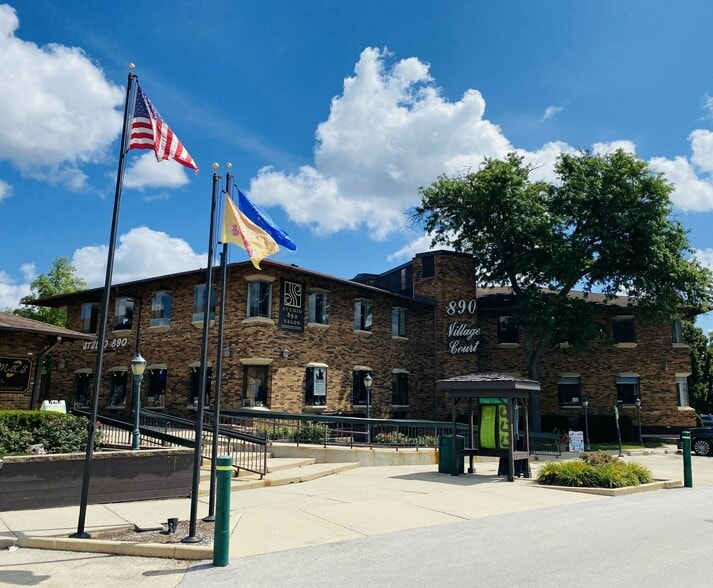 890 Elm Grove Rd, Elm Grove, WI for sale - Building Photo - Image 1 of 1