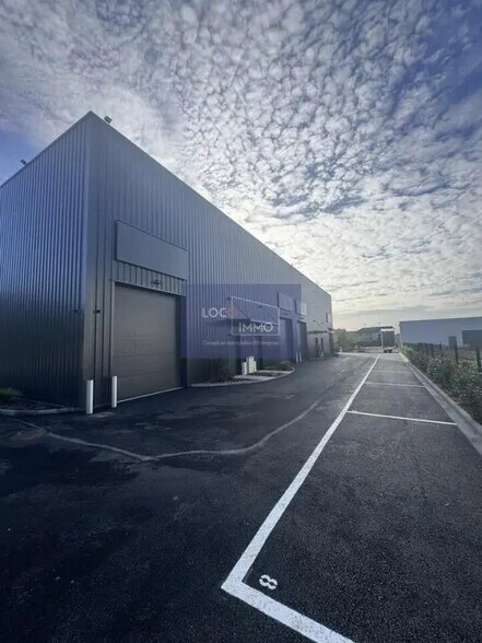 Local d'activités dans Marcheprime à vendre - Photo du bâtiment - Image 2 de 6