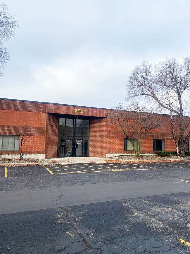 Plus de détails pour 396 W Fenton Ln, West Chicago, IL - Industriel à louer