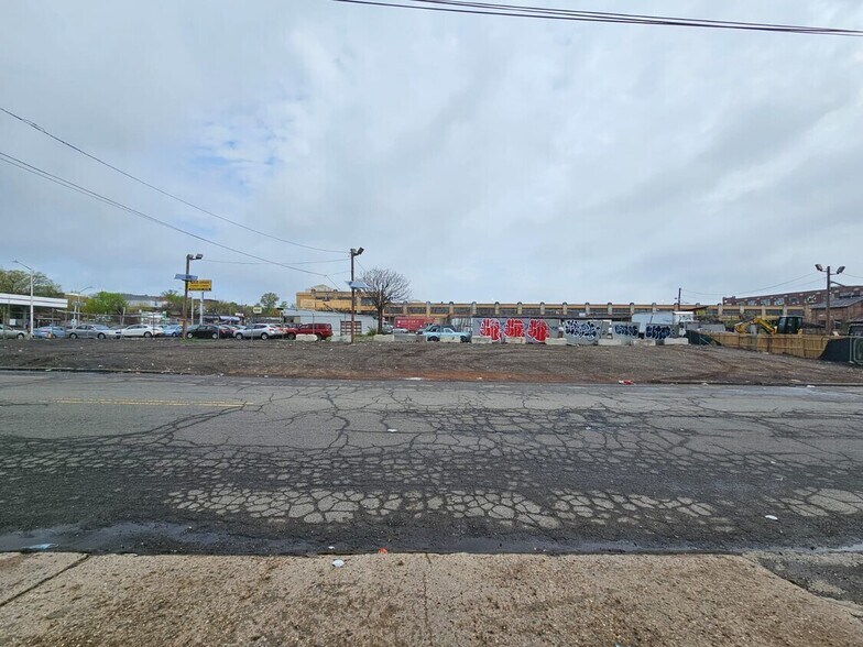 139 E Peddie St, Newark, NJ à louer - Photo du bâtiment - Image 3 de 7